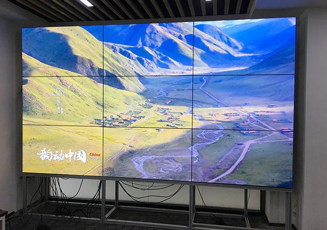 液晶拼接屏高低亮度的區(qū)別，如何選擇把不同亮度的液晶拼接屏？