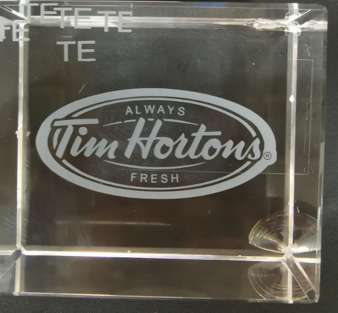 激光打標(biāo)機(jī)在玻璃制品行業(yè)中有哪些應(yīng)用呢？